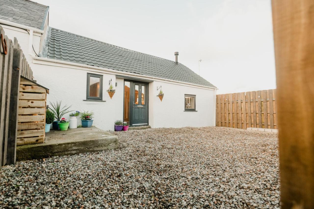 The Cow Shed At Pencraig Villa Хоулихед Екстериор снимка