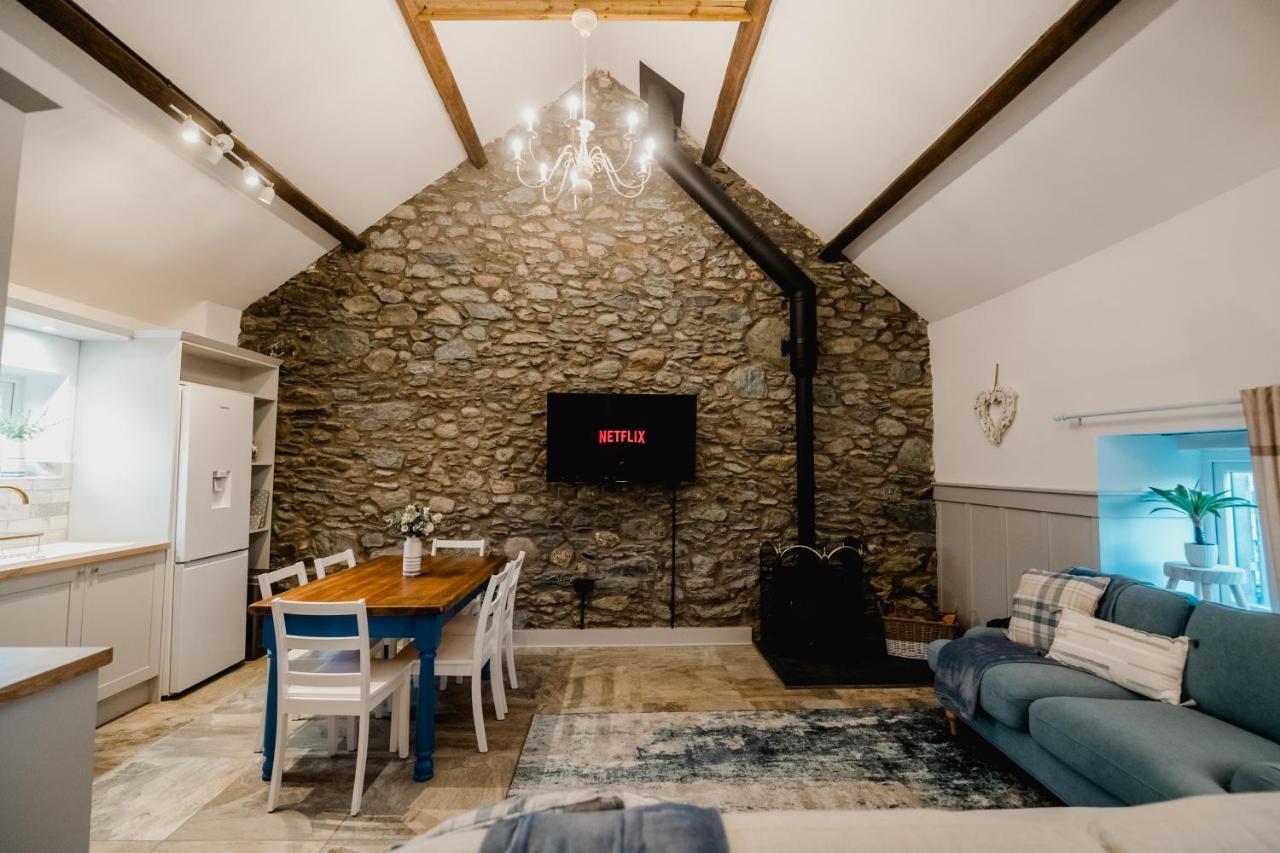 The Cow Shed At Pencraig Villa Хоулихед Екстериор снимка