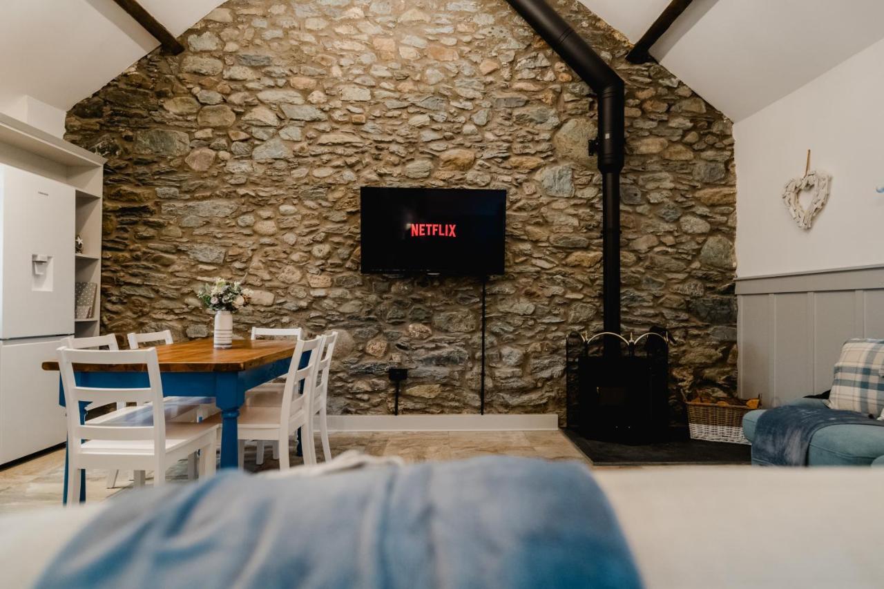 The Cow Shed At Pencraig Villa Хоулихед Екстериор снимка
